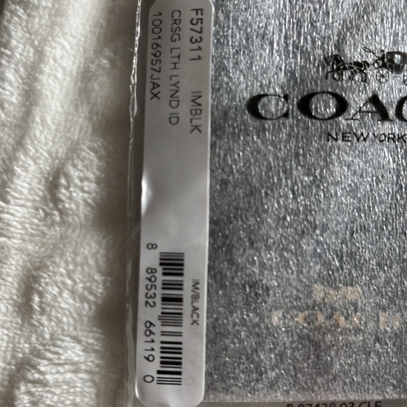 Coach ID Badge/Lanyard Black with Gold Hardware - Picture 4 of 4